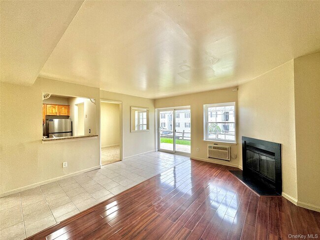 Building Photo - 5 Lexington Hills Rd