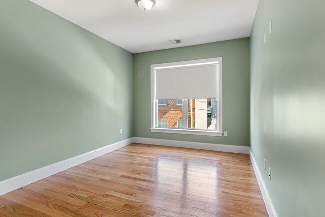 Building Photo - 15 Preble St