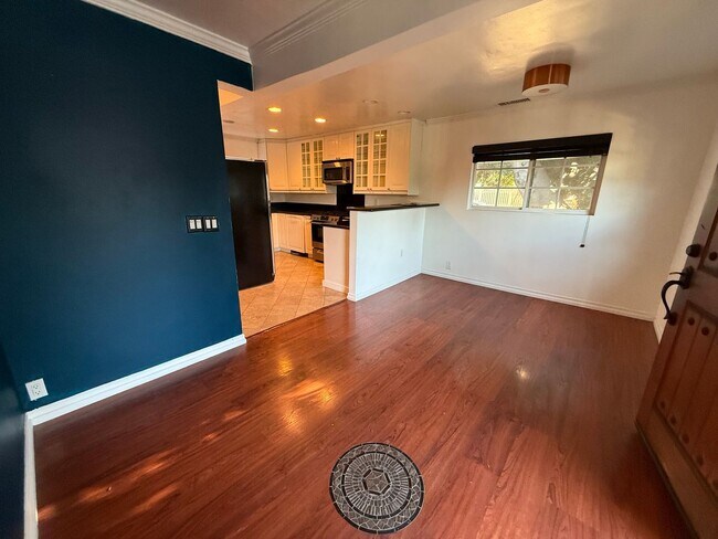 Building Photo - 1200 Laveta Terrace