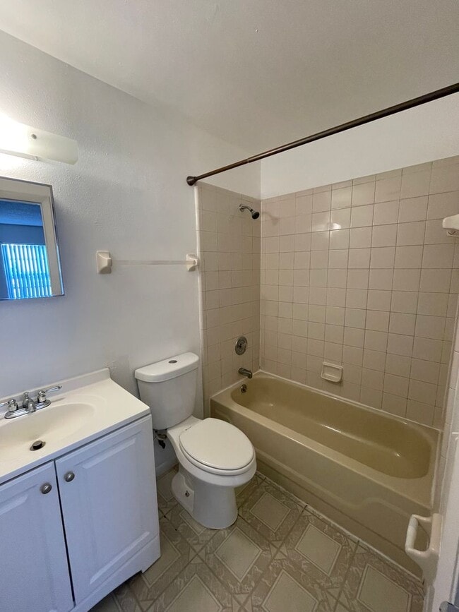Building Photo - 2/2 Ground Floor Condo in Bristol Bay in S...