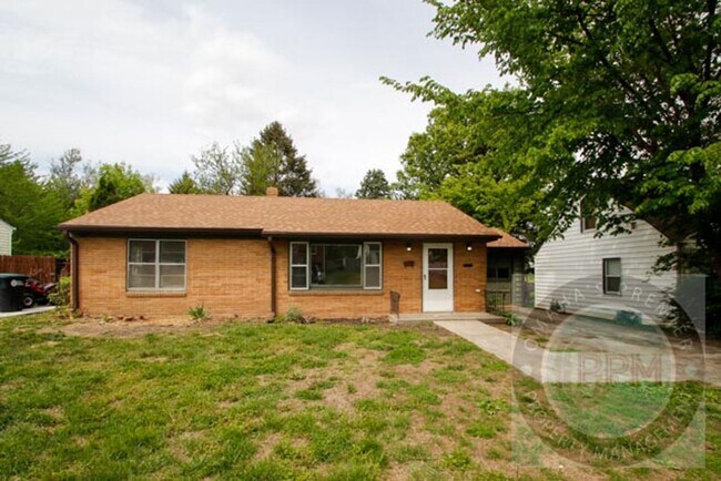 Building Photo - Discover this 3-bedroom, 1-bath home in Omaha, NE,