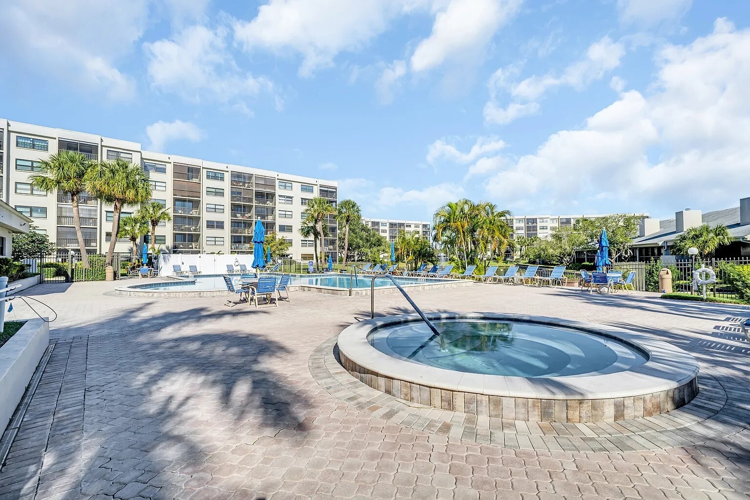 Pasadena Cove - 1332 Pasadena Ave S