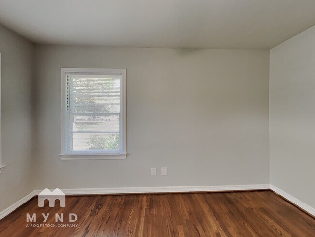 Building Photo - 1329 5 Mile Rd