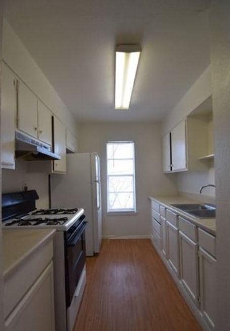 Building Photo - 610 Morningview Dr