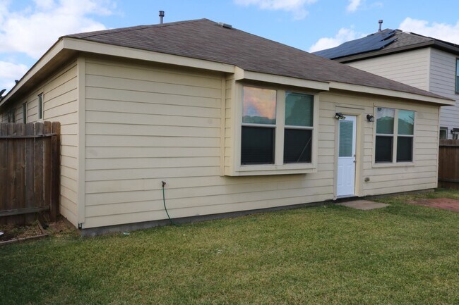 Building Photo - 19631 Little Pine Ln