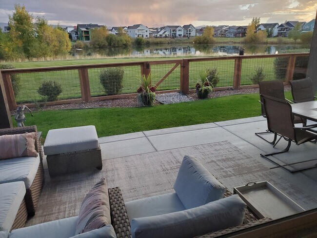 Building Photo - Stunning Fully Furnished Townhome with Lake Views