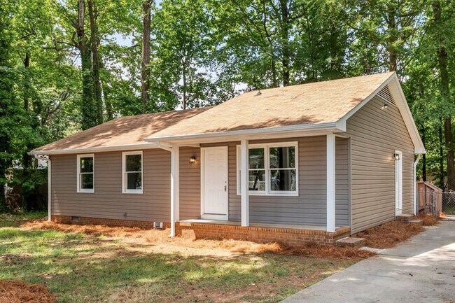Building Photo - Great Location off of South Holden Road. 3 Bedroom 2 Bathroom Home.