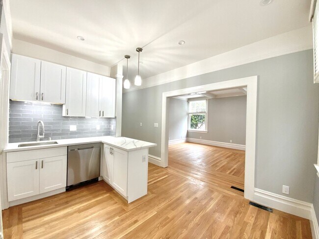 Building Photo - FULLY REMODELED 2BR/1BA. Dishwasher! Laund...
