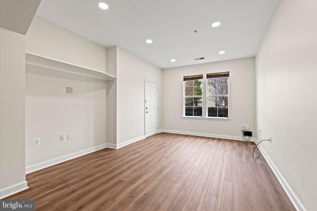 Building Photo - 22769 Fountain Grove Square