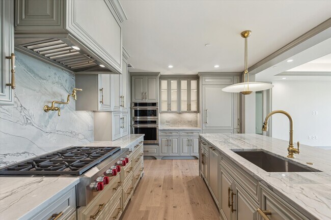 Building Photo - 1717 Bissonnet St