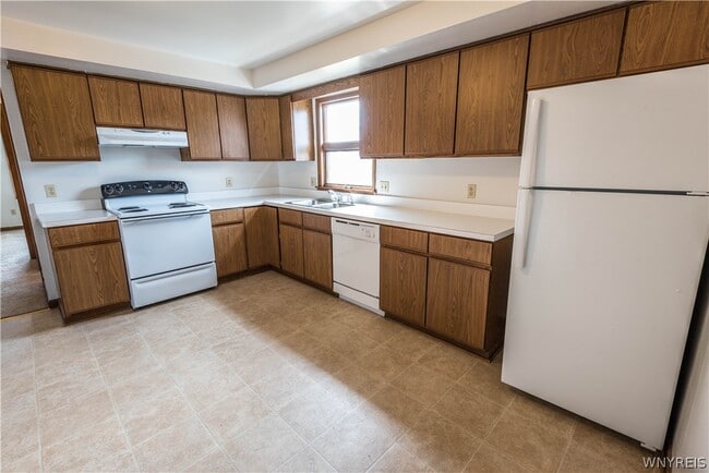 Building Photo - 325 Kaymar Dr