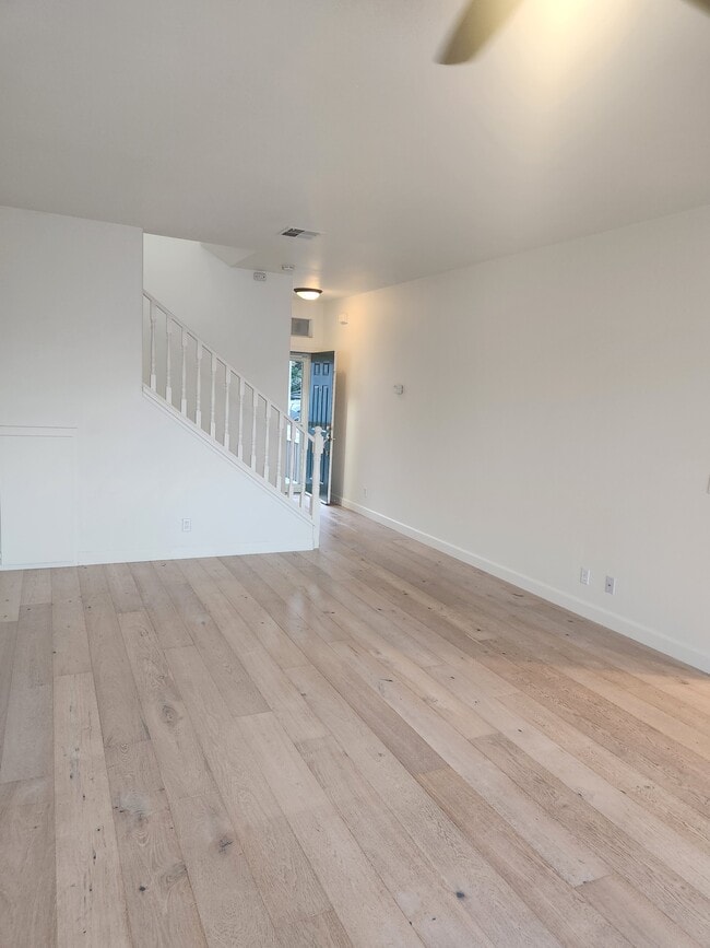 Building Photo - 2064 Easton Dr