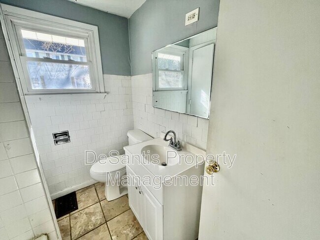 Building Photo - 506 Ninth St