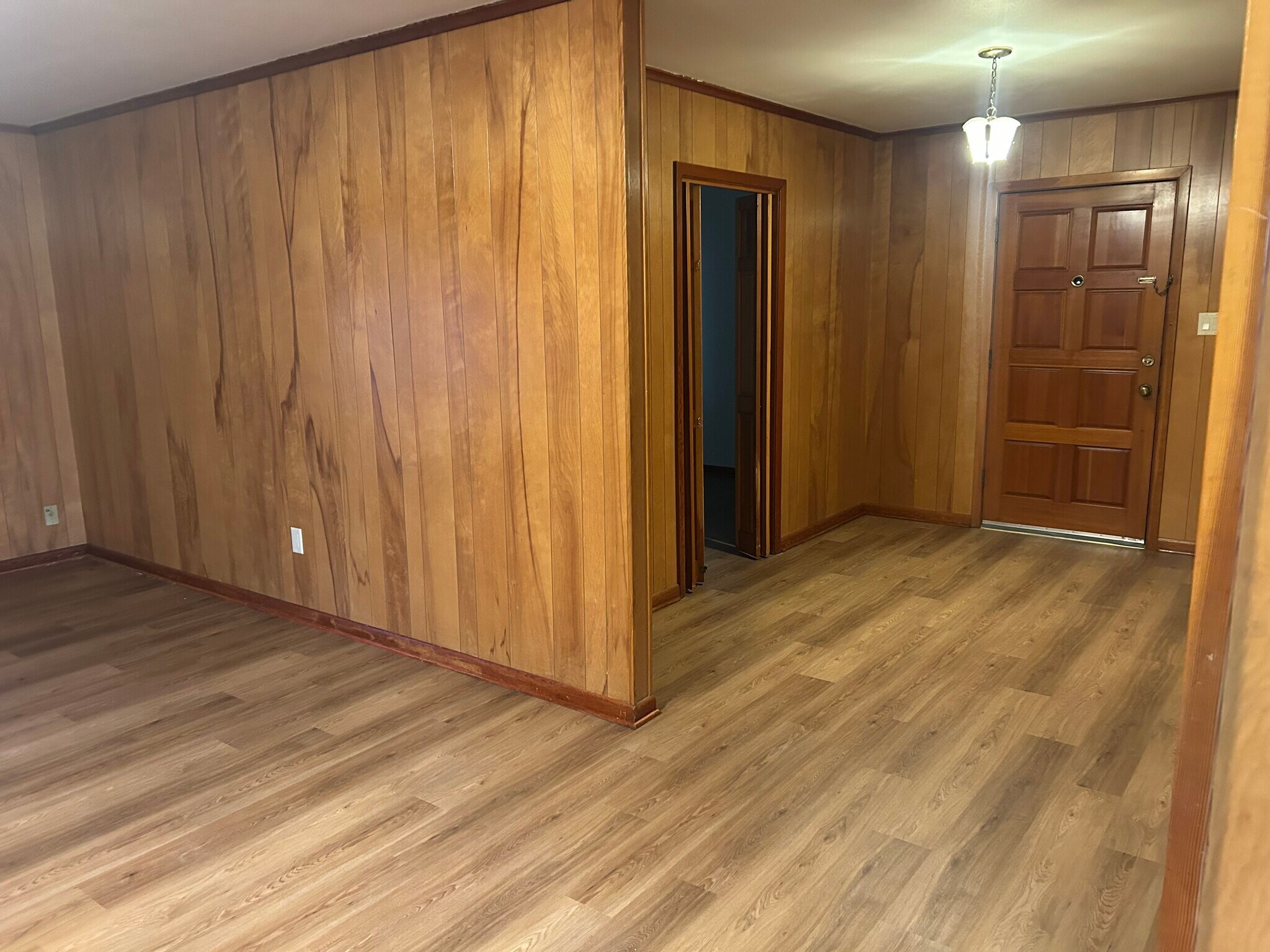 Building Photo - 127 Willow Dr