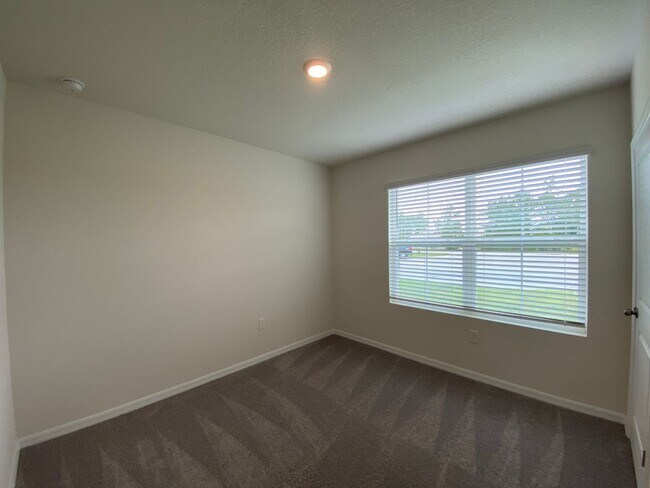 Building Photo - Desirable SE Ocala Neighborhood - Lake Dia...