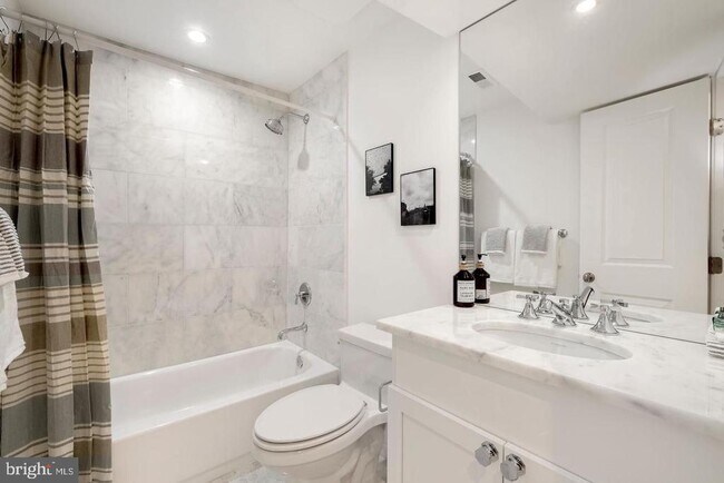 Building Photo - 1421 27th St NW