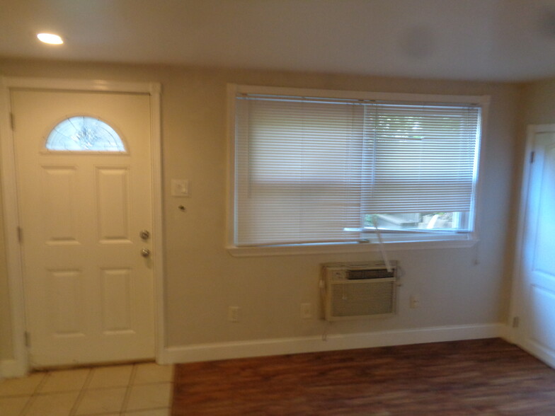 Building Photo - 258 Greenough St