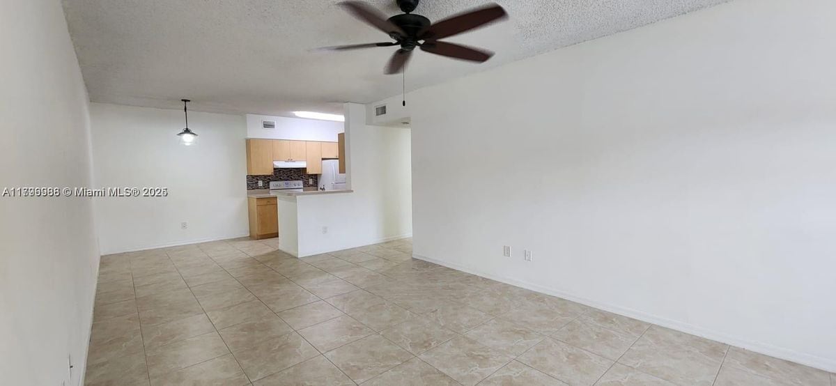 Building Photo - 10342 Fox Trail Rd S