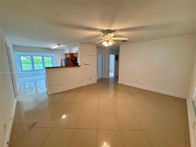 Building Photo - 4720 SW 25th Terrace