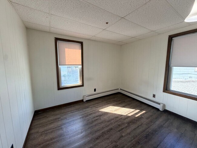 Building Photo - 768 Lakeview Ave