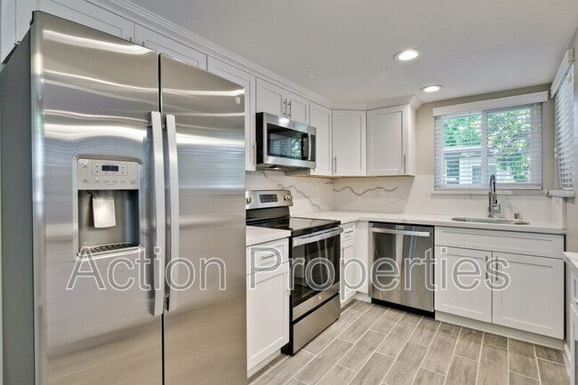 Building Photo - 14225 Lora Dr