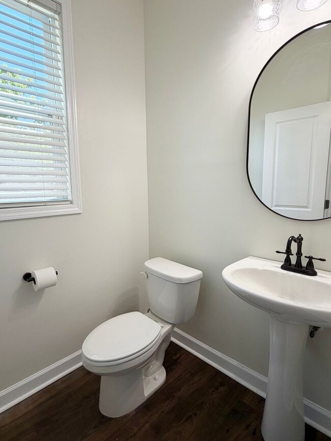 Building Photo - Spacious 3 Bedroom/ 2 Bath townhouse for rent in Fountain Park, convenient Asheville location