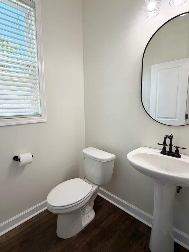 Building Photo - Spacious 3 Bedroom/ 2 Bath townhouse w/office for rent in Fountain Park, convenient Asheville loc...