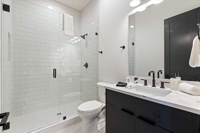 Building Photo - 722 Mcferrin Ave