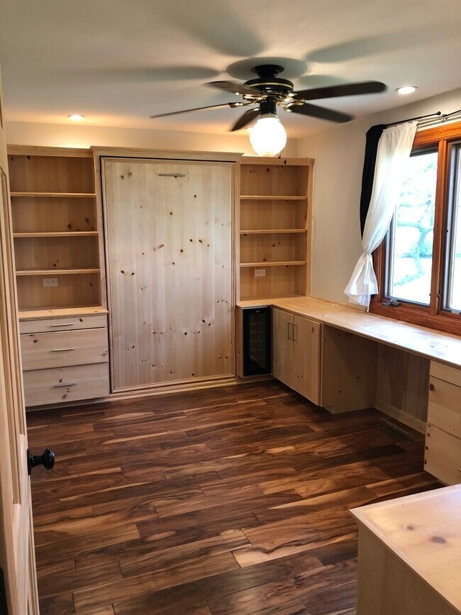 Building Photo - 923 Sagamore Dr