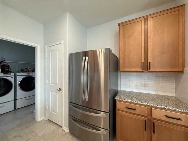 Building Photo - 216 Bougainvillea Lp