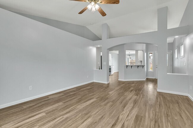Building Photo - Amazing Floor Plan in Desirable Spanaway Neighborhood!