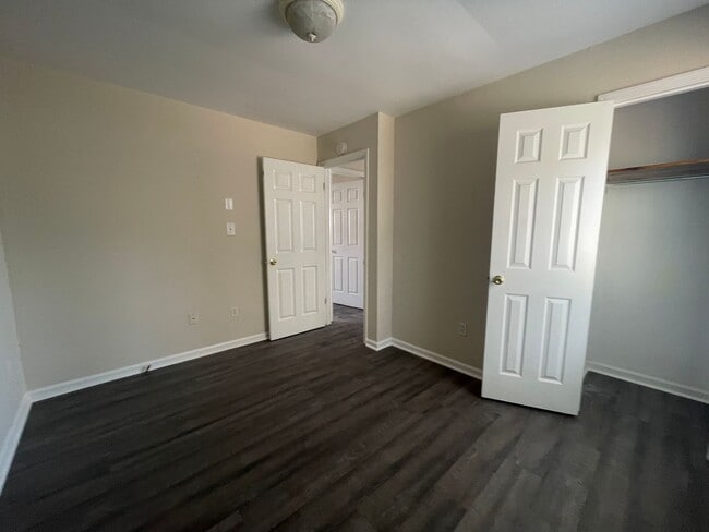 Building Photo - 1014 Colonial Ave