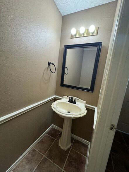 Building Photo - 5420 Cold Springs Dr