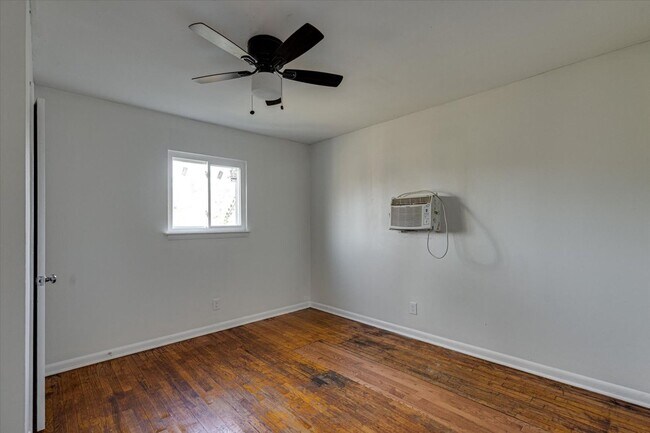 Building Photo - 1002 Belmeade Ave