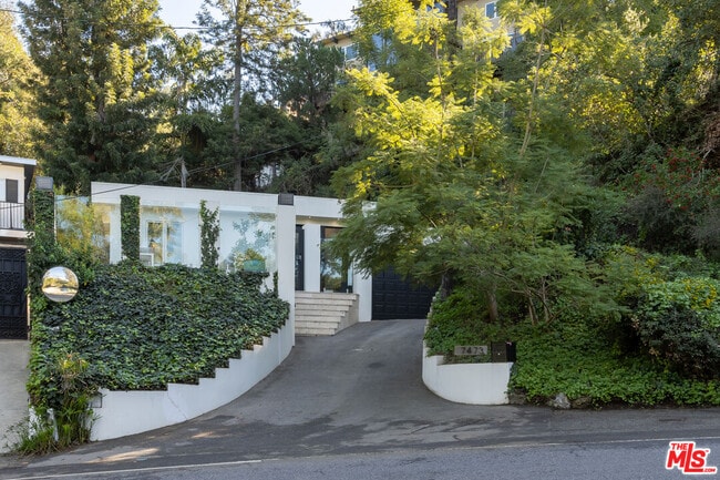 Building Photo - 7473 Mulholland Dr