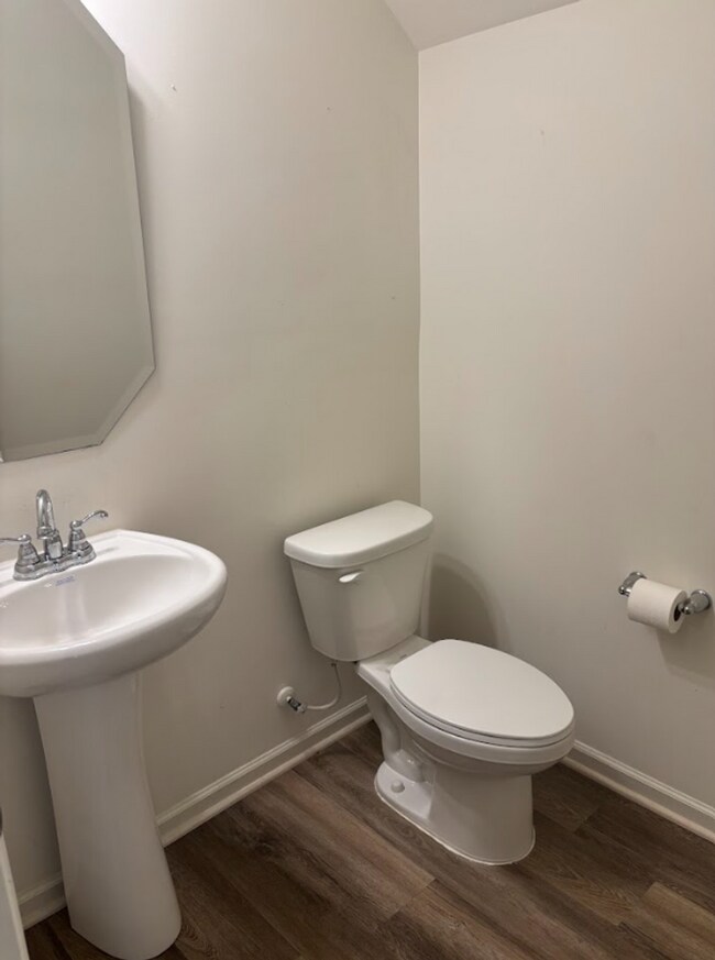 Building Photo - Pristine, Move In ready home in the Berryh...