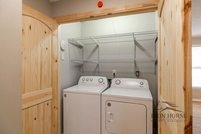 Building Photo - 116 Barrington Dr