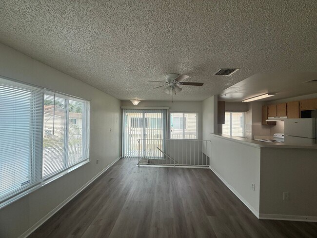 Building Photo - 1101 Spring Meadow Dr