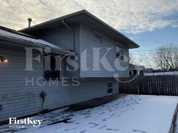 Building Photo - 28W560 Bolles Ave