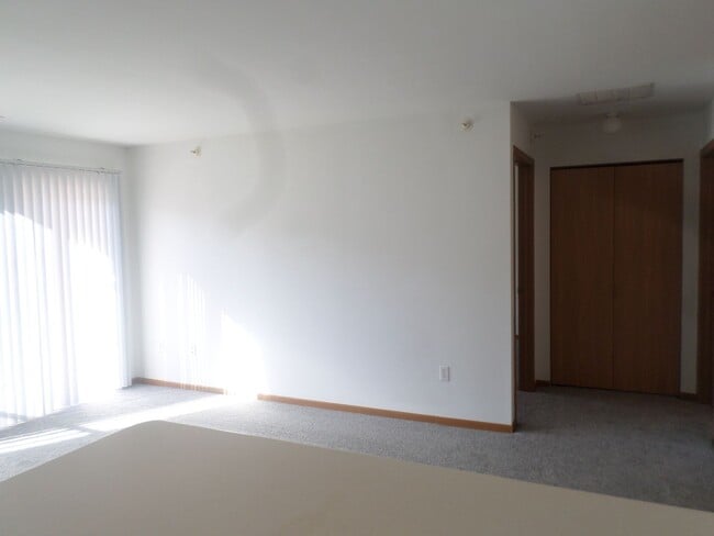 Building Photo - 6935 70th Ct