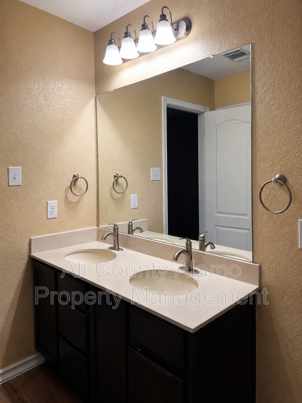 Building Photo - 5071 Mustang View