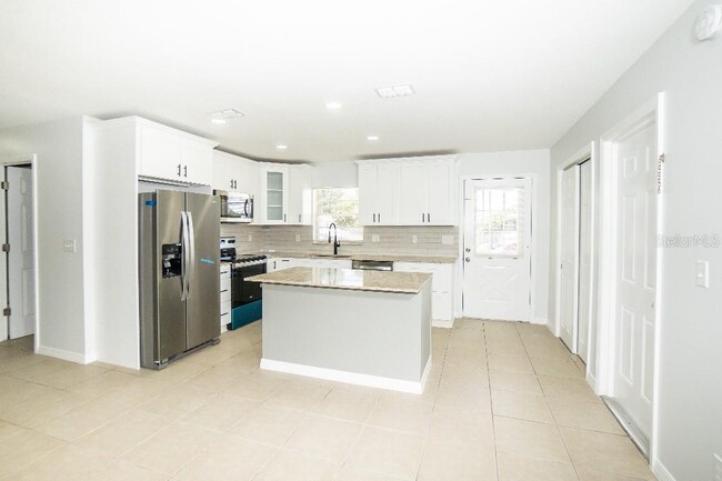 Building Photo - 124 Lakeview Dr