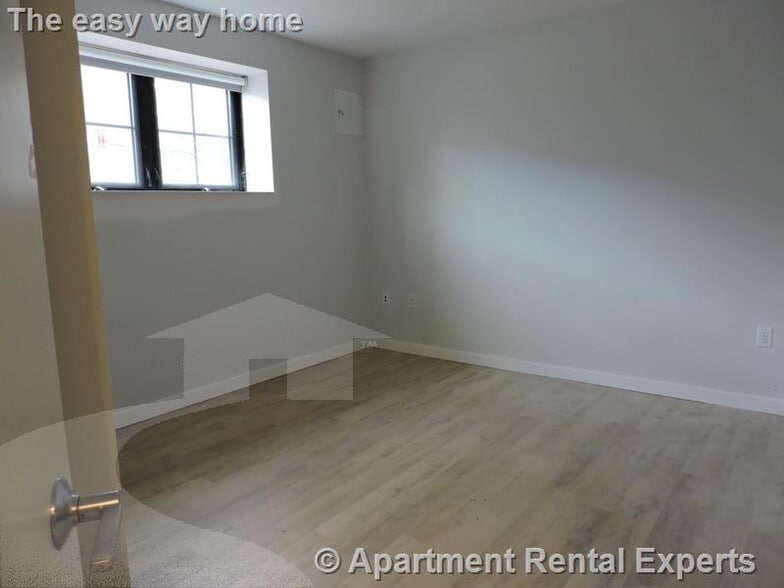 Building Photo - 10 Soden St