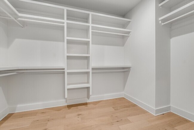 Building Photo - 1408 Lischey Ave