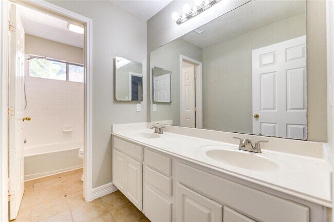 Building Photo - 12207 Lakewood Glade Ct