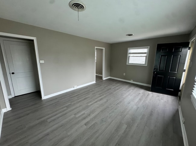 Building Photo - 1023 E Dixon St