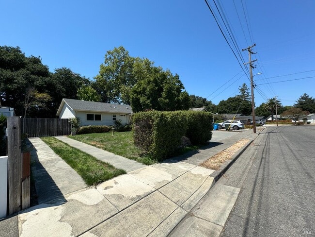 Building Photo - 4845 Marshall Dr