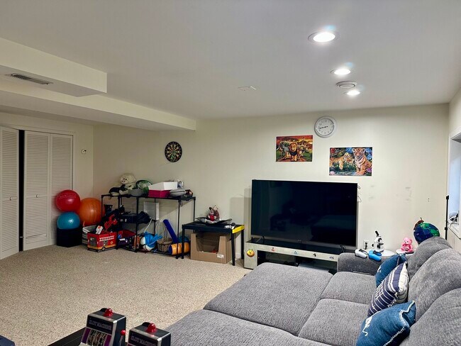 Building Photo - 8438 Chicory Ct