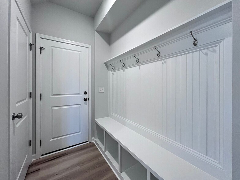 Building Photo - 111 Lennei Ln