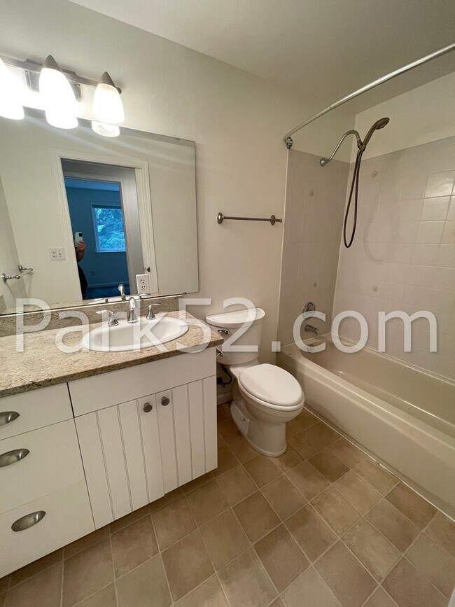 Building Photo - 3 bedroom Townhome in Gig Harbor